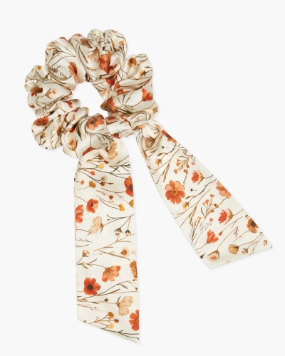 almania-scrunchie-jedwabna-przewiazana-wstazka-polna-laka-1.webp