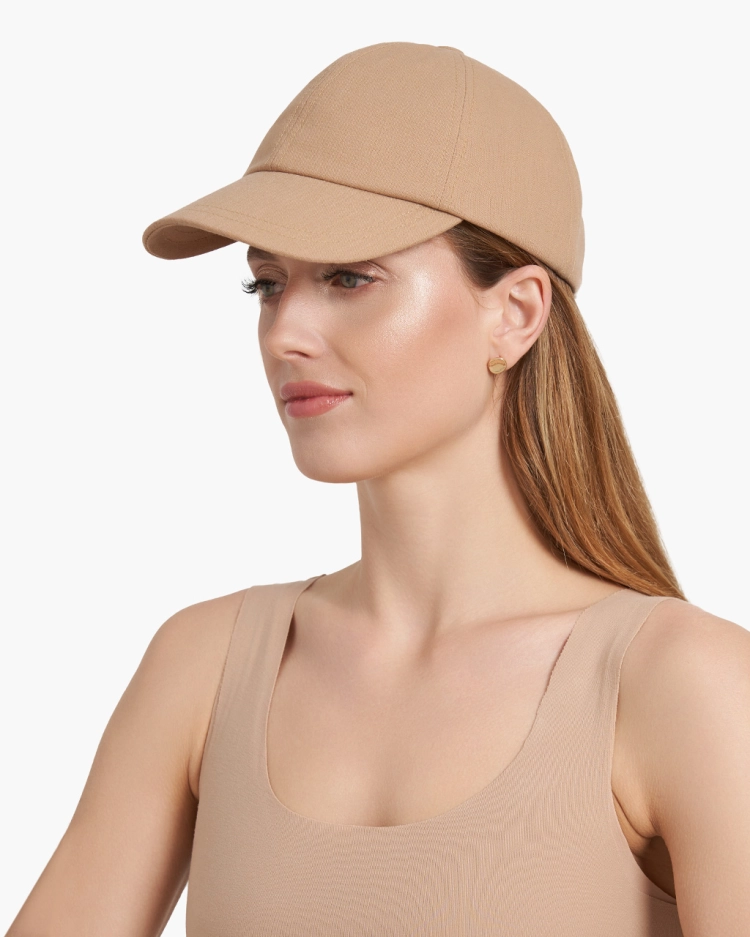 czapka-z-daszkiem-z-jedwabną-podszewką-piaskowy-beż-1.webp