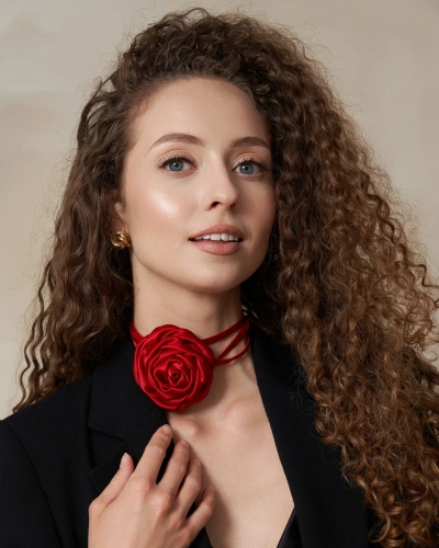 jedwabny-choker-z-roza-czerwony-2.webp
