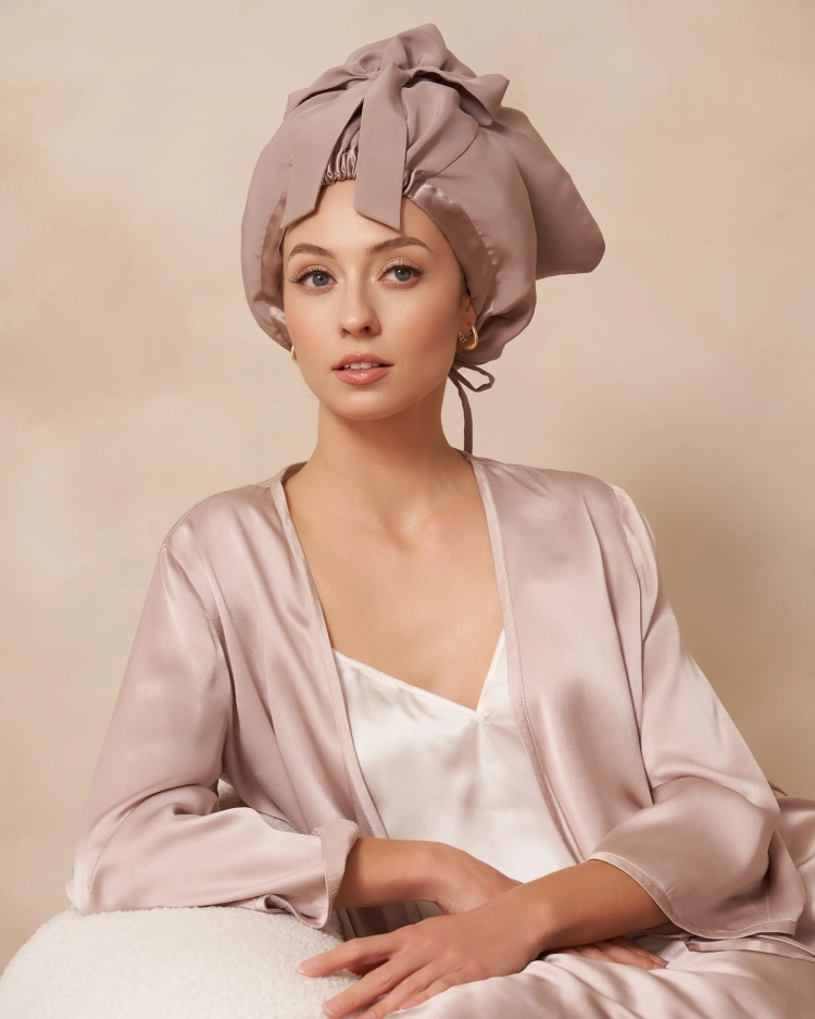 almania-czepek-jedwabny-long-rose-gold-4.webp