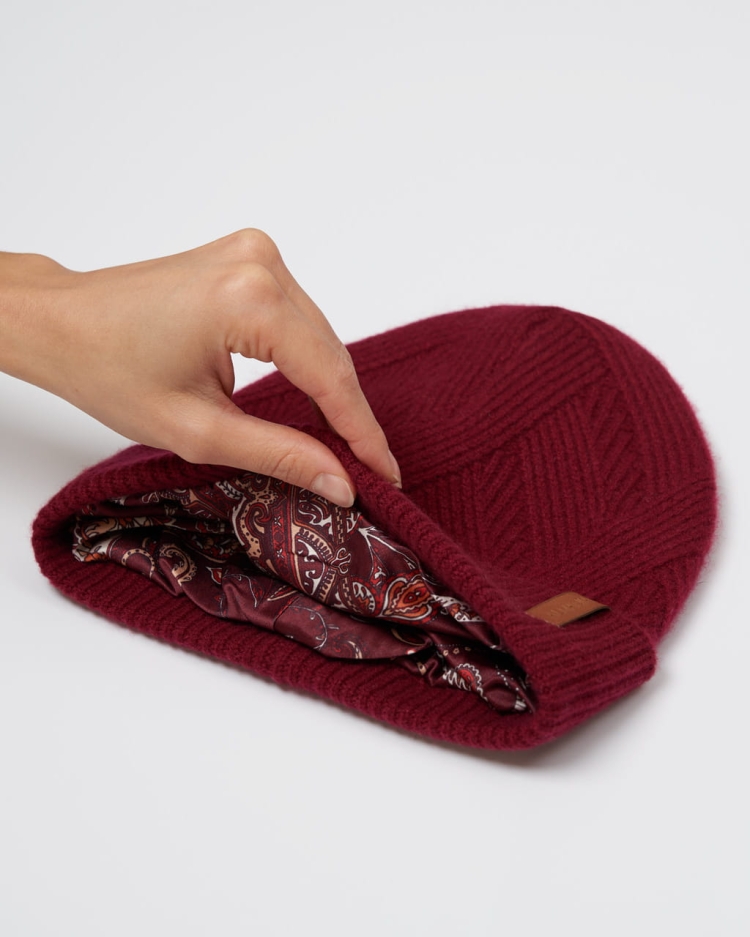 25_kaszmirowa_czapka_z_jedwabna_podszewka_bordo.webp