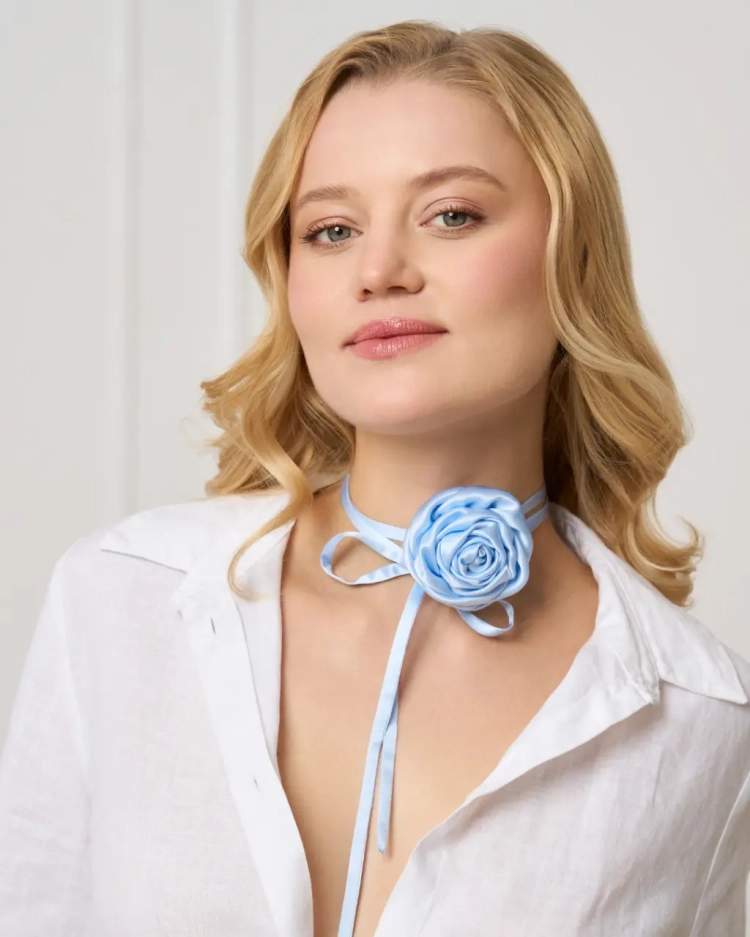 Jedwabny_choker_z_roza_ice_blue.webp