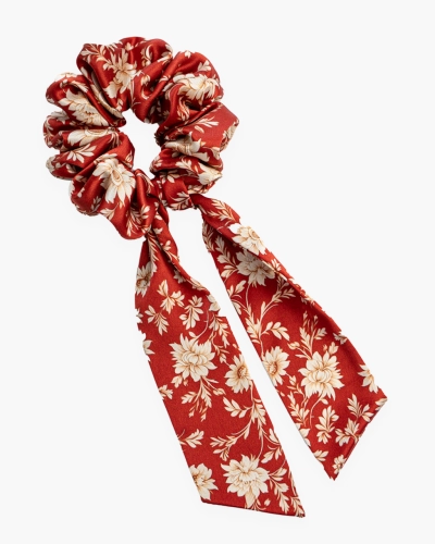 Scrunchie jedwabna przewiązana wstążką – czerwone kwiaty
