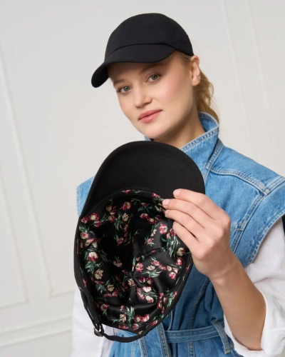 1700_Czapka_z_daszkiem_z_jedwabna_podszewka_czarny.webp