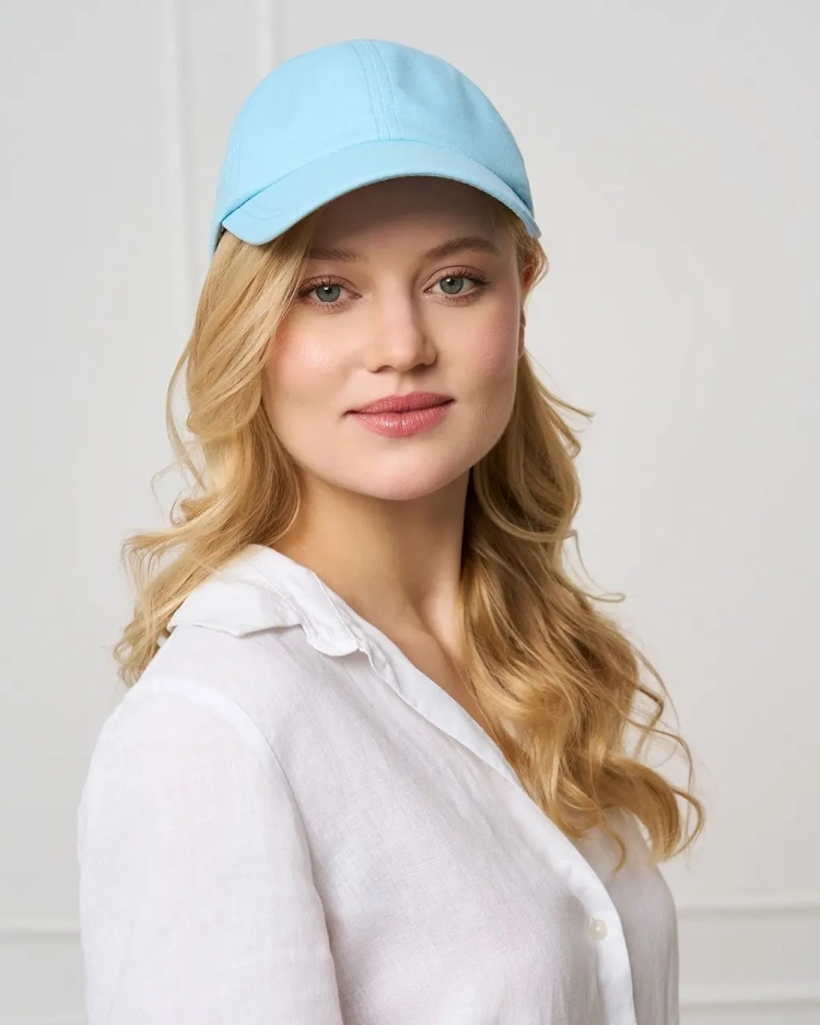 1887_Czapka_z_daszkiem_z_jedwabna_podszewka_ice_blue_2.webp