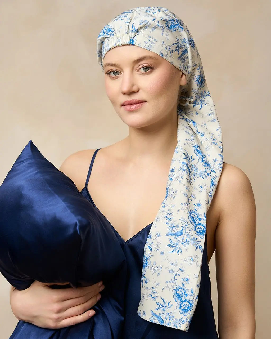 1905_Turban_jedwabny_long_toile_de_jouy_2.webp