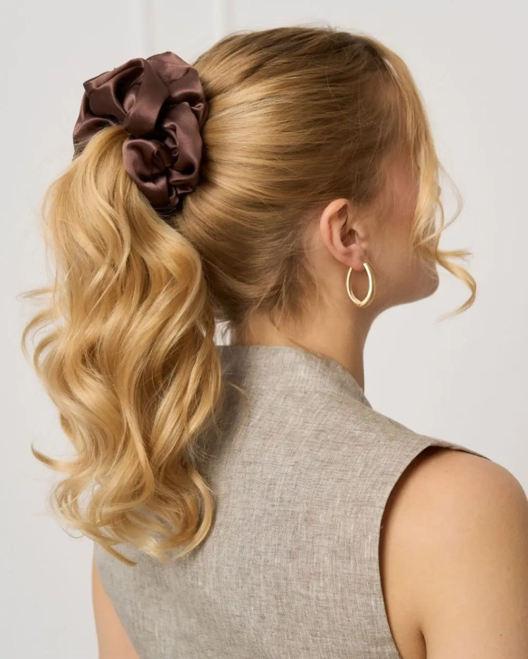 1744-Scrunchie-jedwabna-XXL-czekoladowy.webp