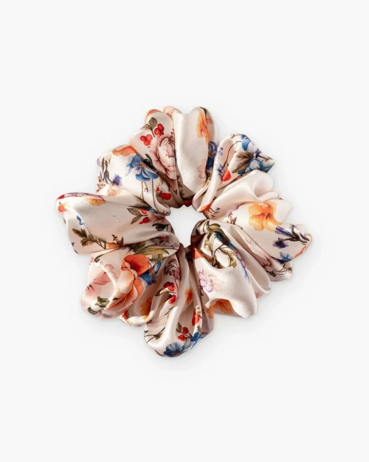 2121-scrunchie-standard-wild-strawberry.webp