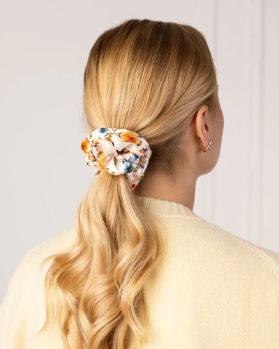 2121-scrunchie-standard-wild-strawberry-2.webp