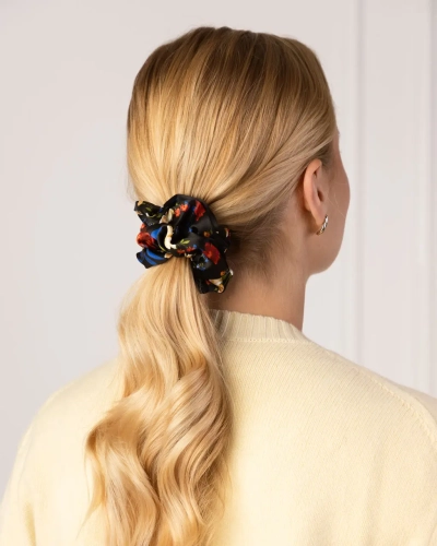 2124-scrunchie-standard-scarlet-night-2.webp