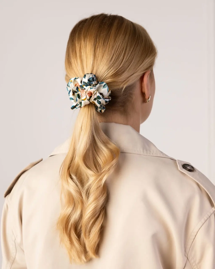 2148-scrunchie-standard-jardin-bleu-2.webp