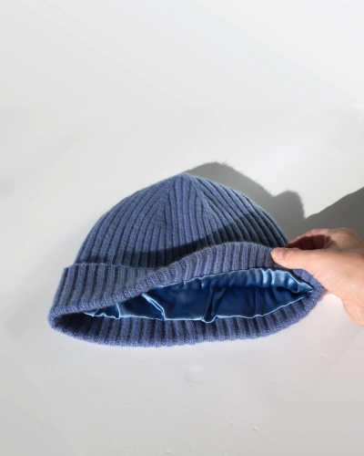 meska-czapka-z-jedwabna-podszewka-denim-blue.webp