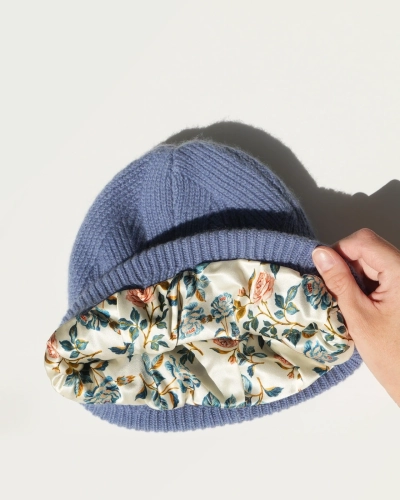 damska-czapka-z-jedwabna-podszewka-denim-blue.webp