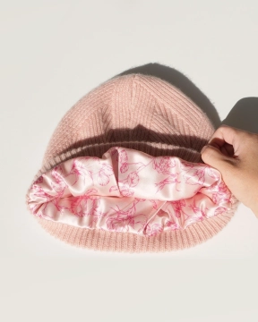 damska-czapka-z-jedwabna-podszewka-peach-blush.webp