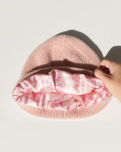 damska-czapka-z-jedwabna-podszewka-peach-blush.webp