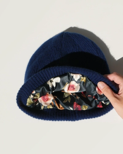 damska-czapka-z-jedwabna-podszewka-navy.webp
