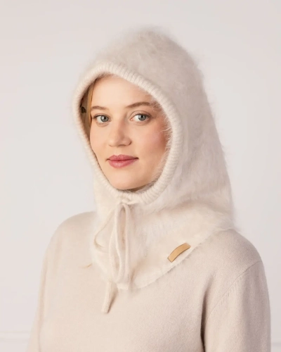 2189-balaclava-kaszmirowa-fluffy-z-jedwabna-podszewka-jasny-bez-1.webp
