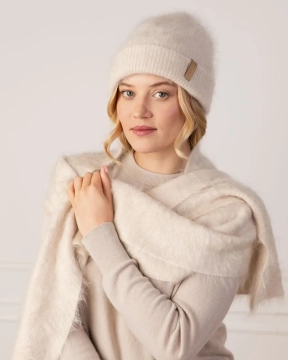 1788-kaszmirowy-fluffy-szalik-z-zapieciem-vanilla-2.webp