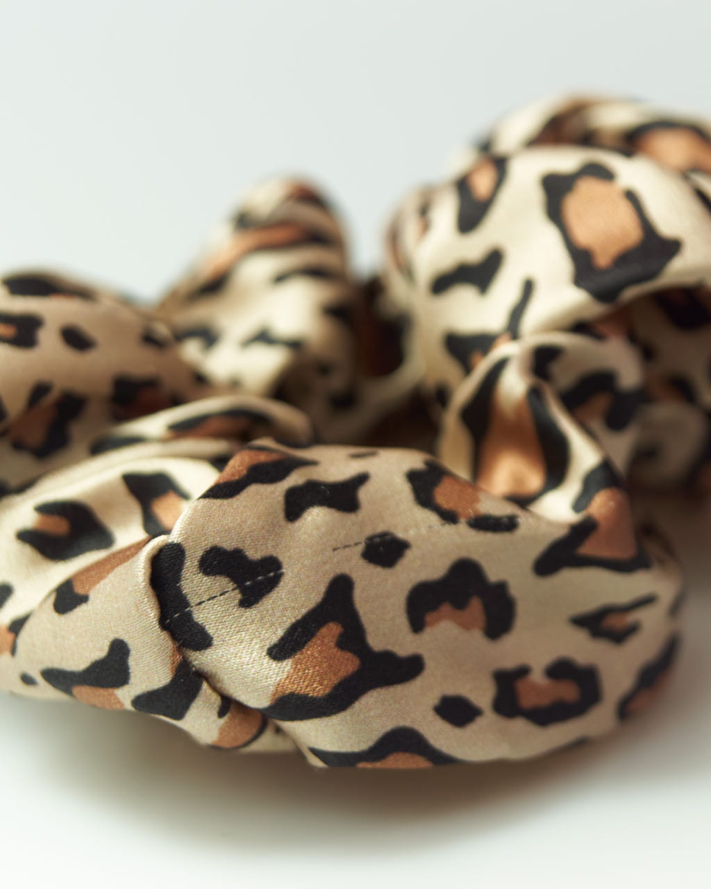 outlet-scrunchie-3.jpg