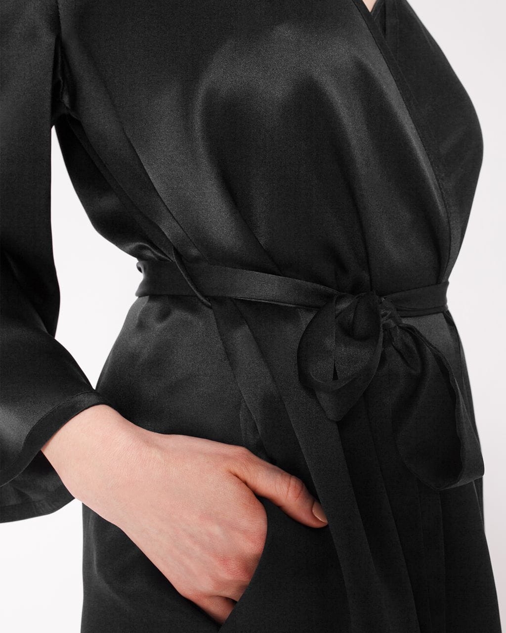 Jedwabny-szlafrok-czarny-2-lżejsze.jpg