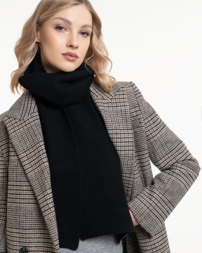 Wełniany-szalik-z-zapięciem-czarny-2.jpg