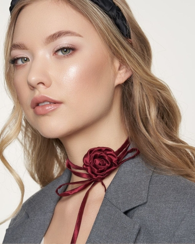 Jedwabny-choker-z-małą-różą-bordo-2.jpg