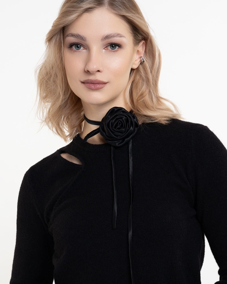 jedwabny-choker-z-różą-czarny-3.jpg