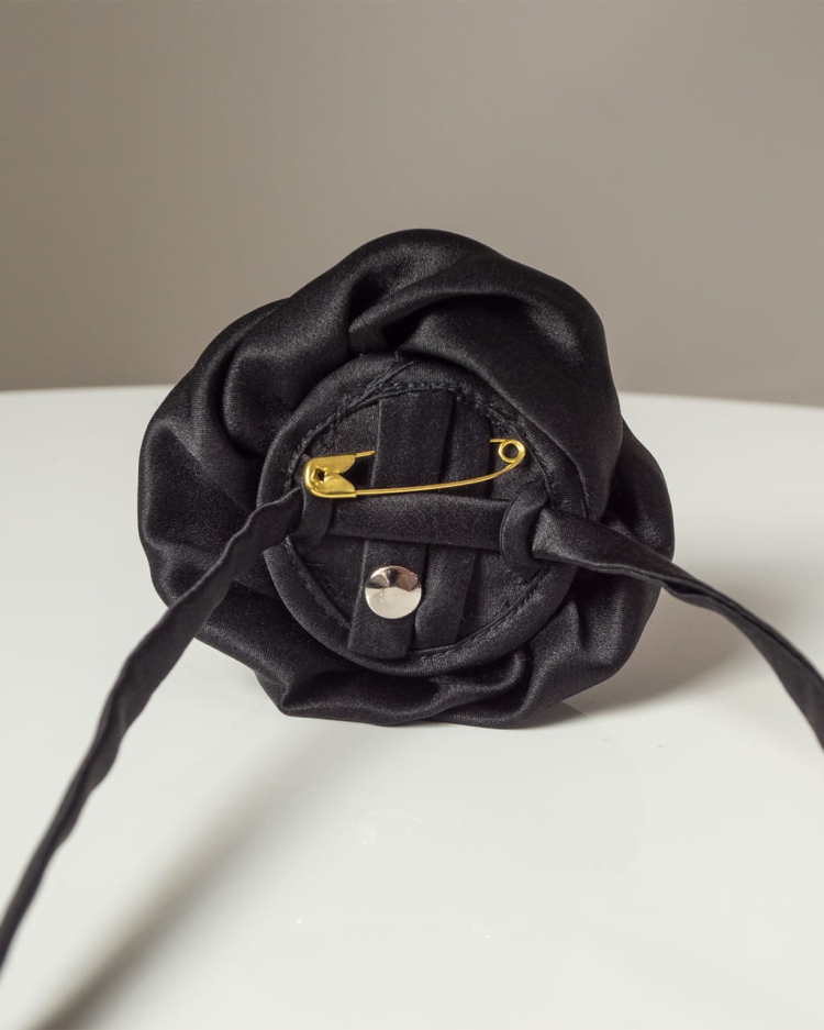 jedwabny-choker-z-różą-czarny-4.jpg