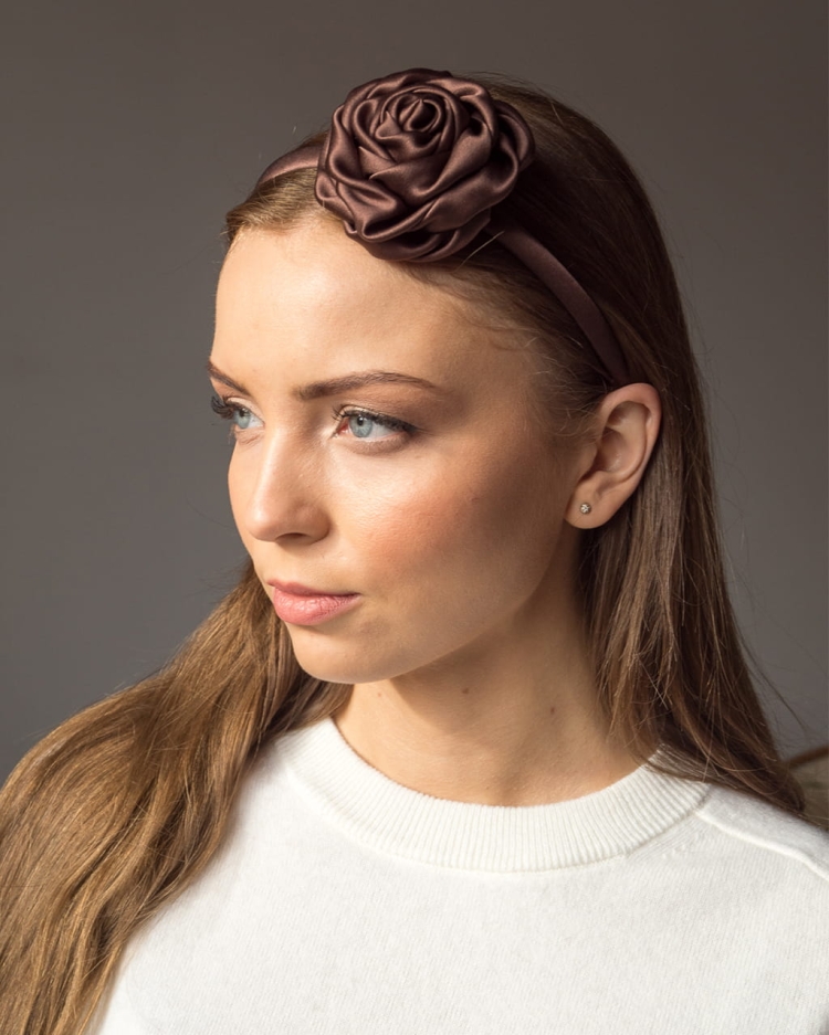 jedwabny-choker-z-różą-czekoladowy-4.jpg