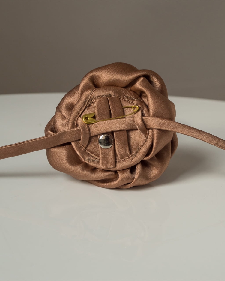 jedwabny-choker-z-różą-kawowy-2.jpg
