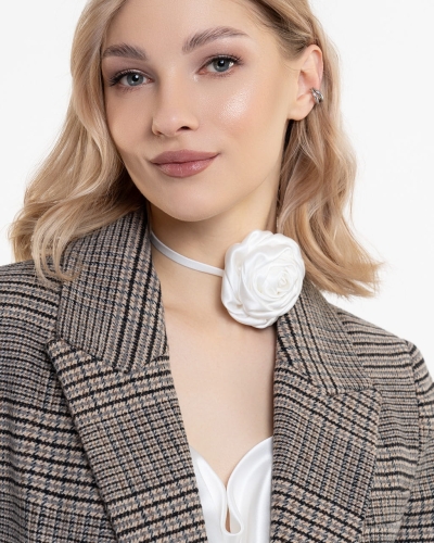jedwabny-choker-z-różą-kosć-słoniowa-2.jpg