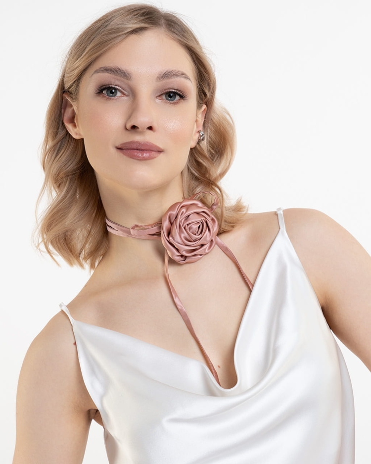 jedwabny-choker-z-różą-brudny-róż-3.jpg