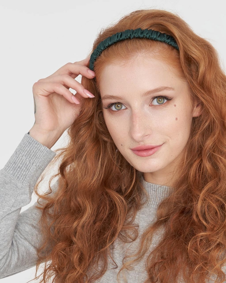cienka-opaska-scrunchie-z-jedwabiu-butelkowa-zieleń-3.jpg