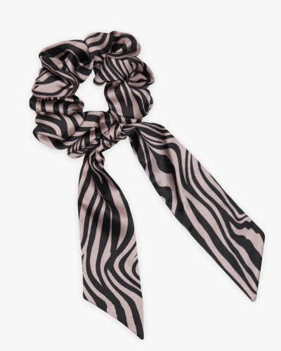 almania-scrunchie-jedwabna-przewiązana-wstążką-zebra-1.jpg