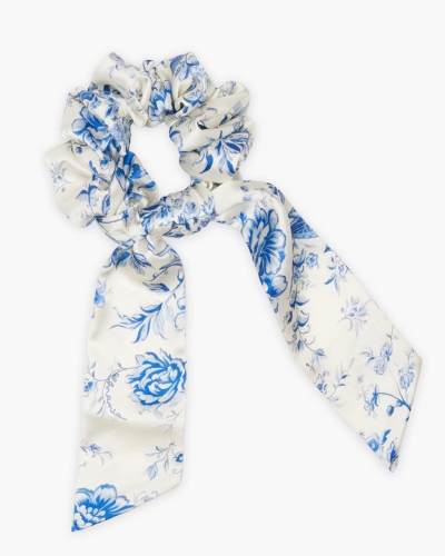 almania-scrunchie-jedwabna-przewiązana-wstążką-toile-de-jouy-1.jpg