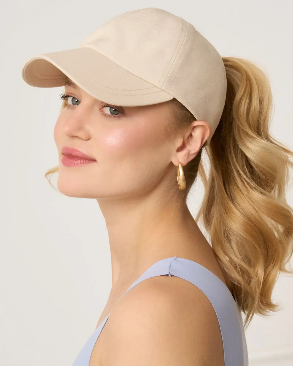 Czapki z otworem na kucyk